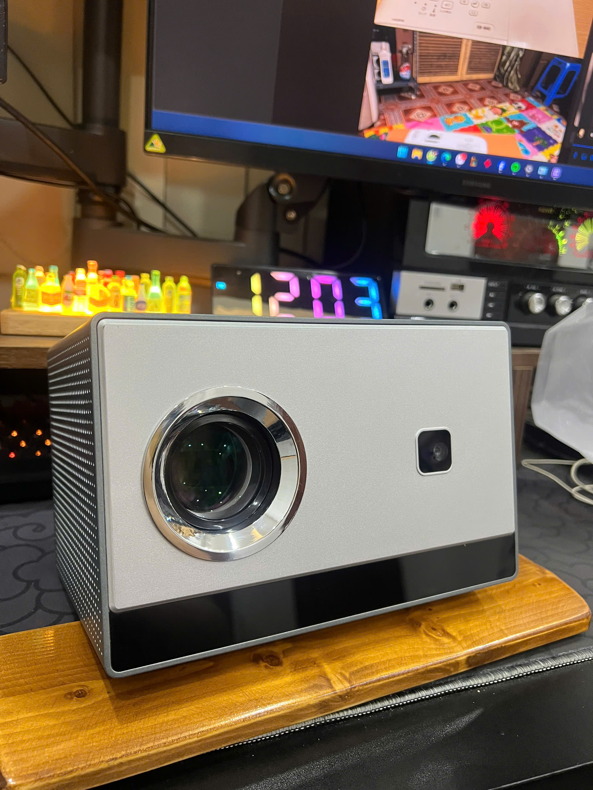 Máy chiếu Q10 ultra
